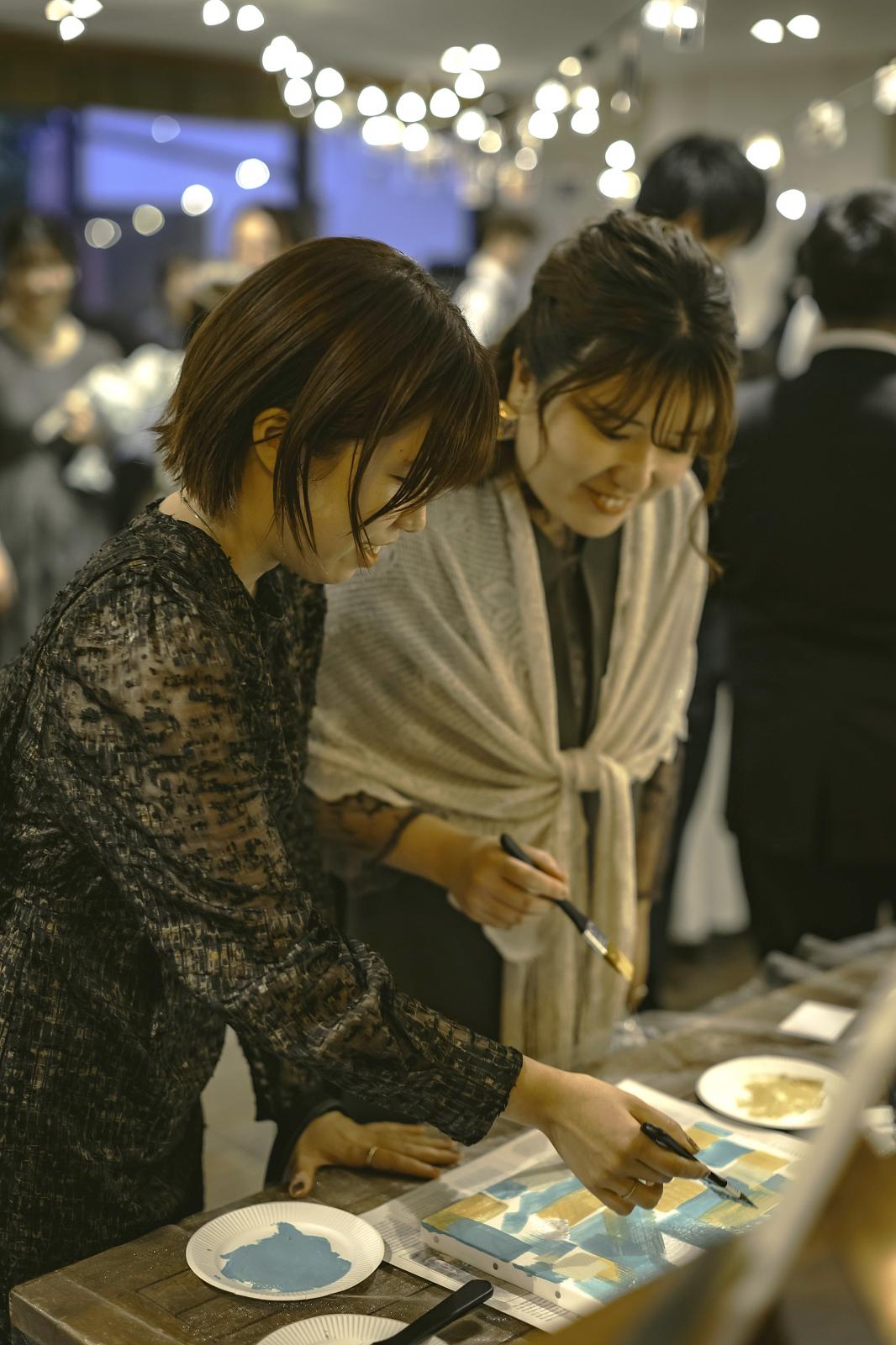 様々な参加型アトラクションで二人の結婚式を彩る記念のカタチへと変わっていく