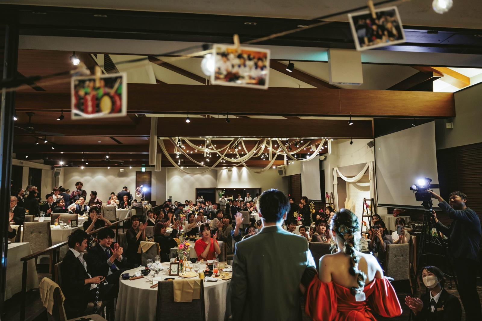 演出だって豪華に華やかに、そしてサプライズ満載！次から次へと展開するシーンは全てのストーリーに繋がる