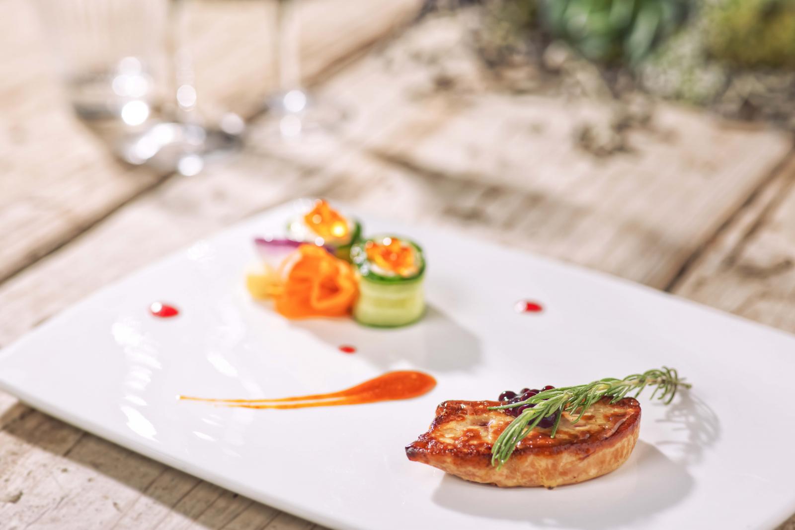 ゲストをおもてなしする料理は定番フレンチのほか、イタリアン・アメリカンなど想い出に残る感動の一品を。