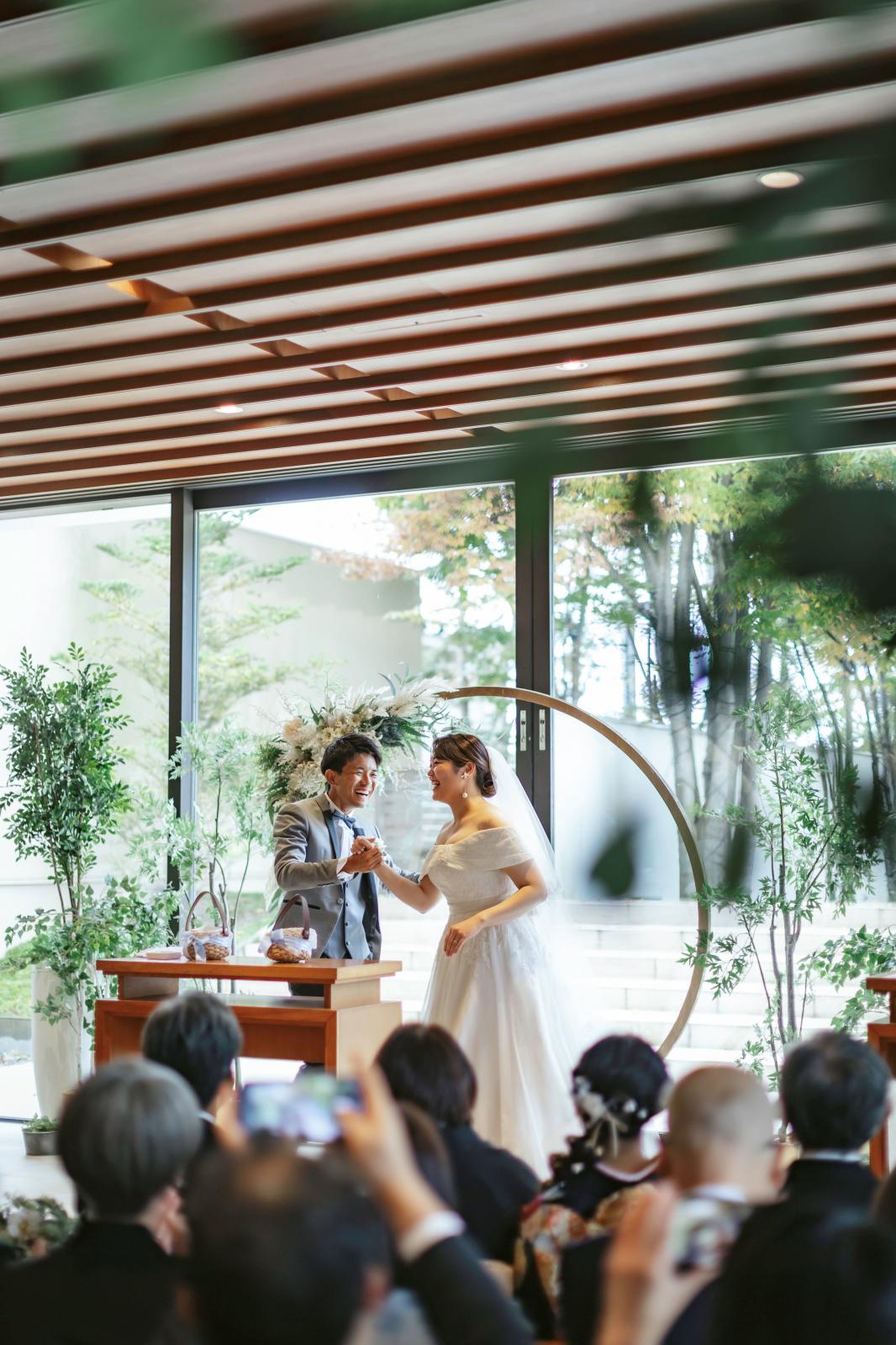 誓いのガッチリ握手！！自分達らしくていいじゃない♪