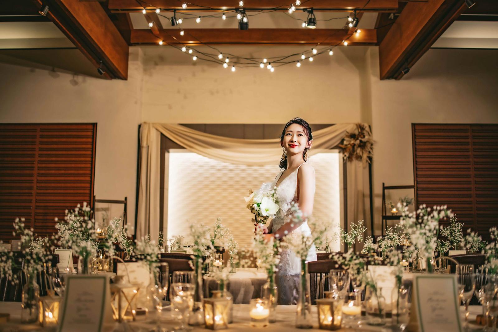 ラヴィモアではお2人の希望を伺った上でのプロデュース型『テーマウェディング～パーティスタイル～』が実現可能！好評の提案力と再現力で楽しむ結婚式を実現。新郎新婦、ゲストにとっても生涯１回の想い出に。