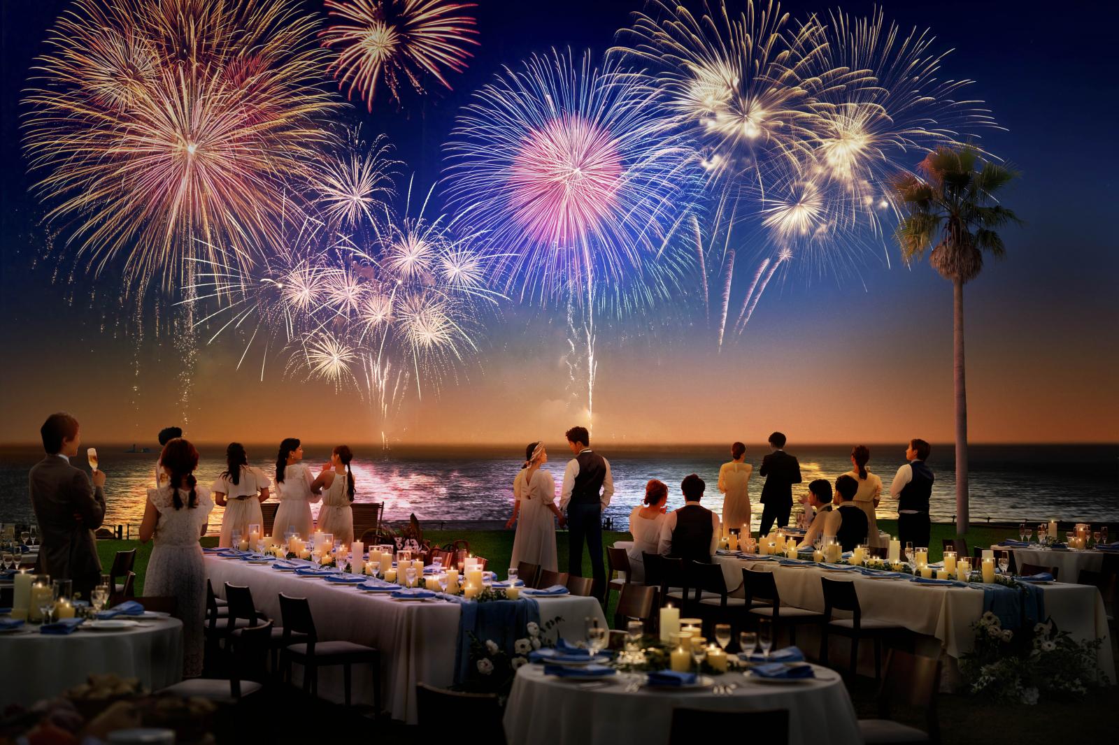 夜空を彩るのは大輪の花火の数々。特別な1日だからこそ思い思いの花を咲かせよう。