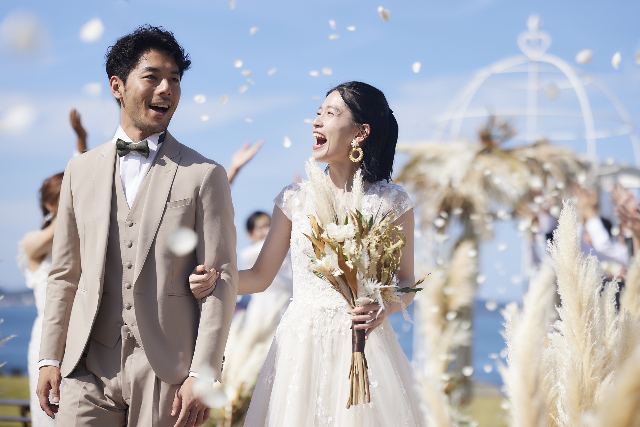 沢山のゲストからの祝福を受け、退場シーンも一生に一度の思い出に