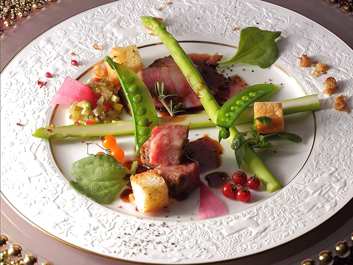 地域の厳選した食材を使用し素材を活かしたお料理。<br />
ゲスト一人ひとりへの思いをこめた調理法。そして、心のこもったサービスでおもてなし。