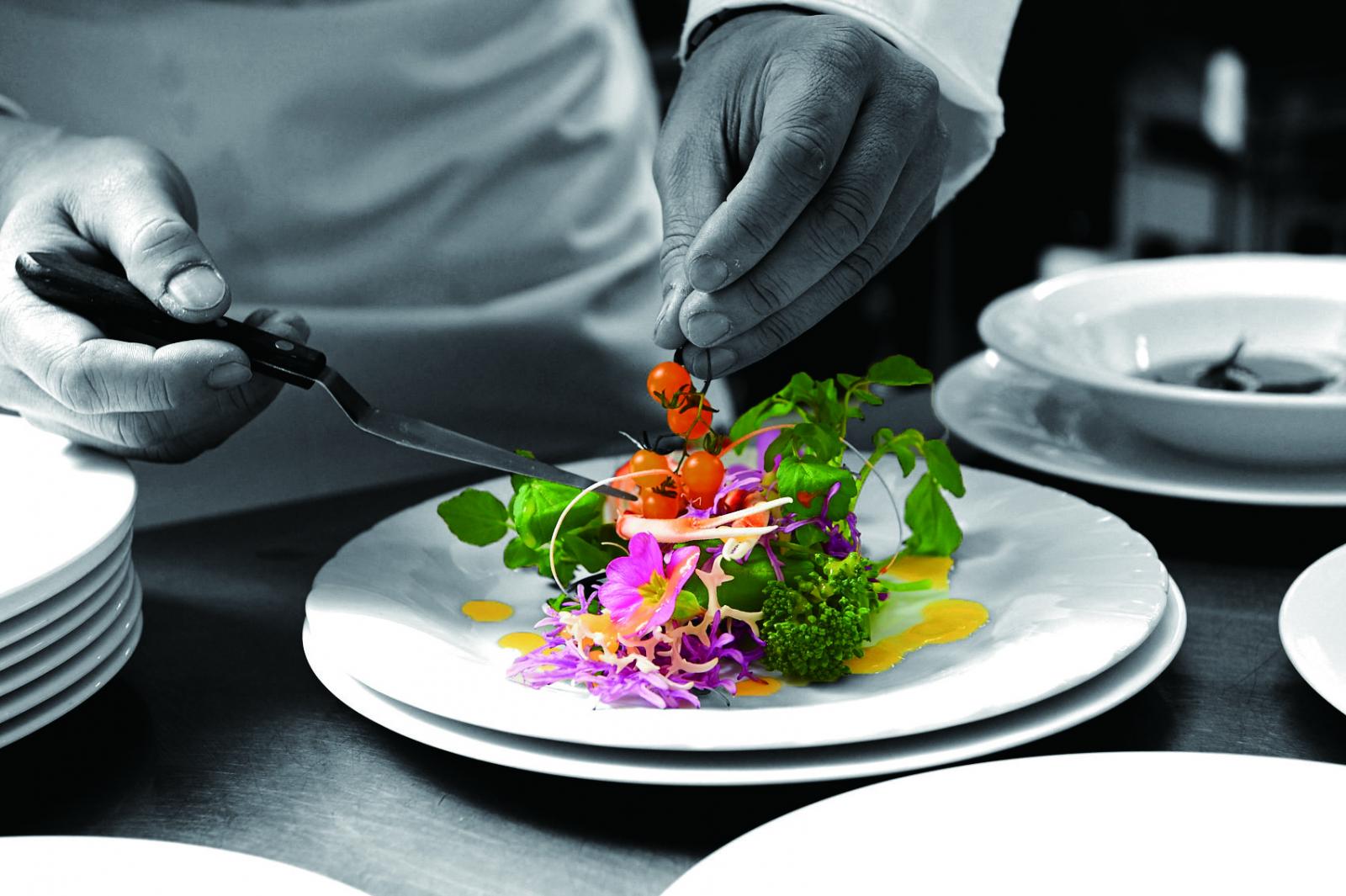 色鮮やかなひと皿でゲストが目で喜ぶ 食べて笑顔になる