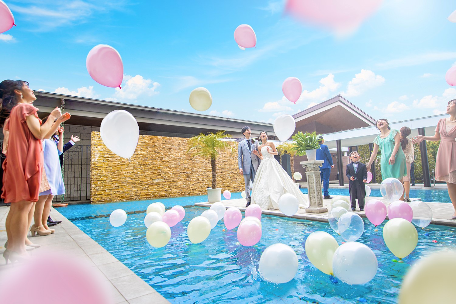 バルーンドロップで幸せの風船を