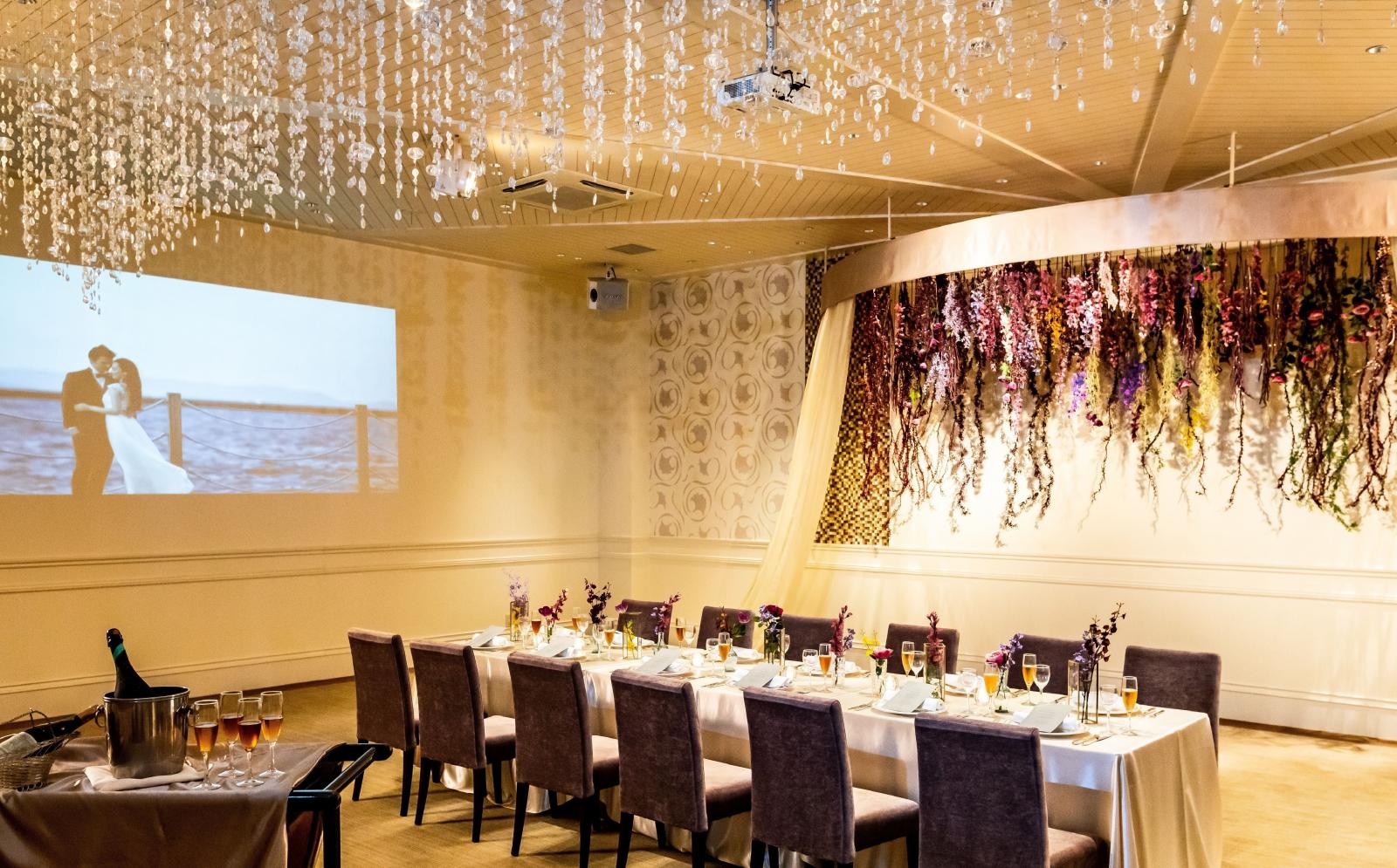 来てくれたゲストへの最大のおもてなしスペース。贅沢なラウンジで優雅なひと時を。