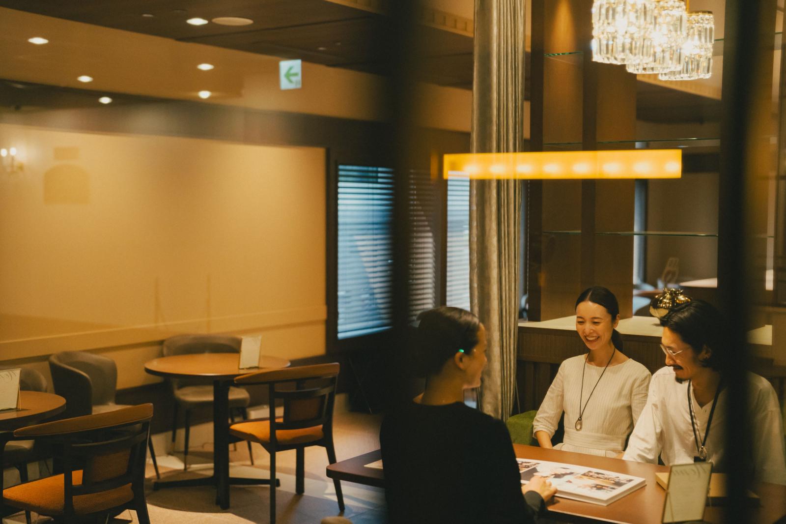 結婚式を迎えるまでの過程を一つ一つ大切に、なによりも楽しんでもらえるよう真挙に向き合うプランナー
