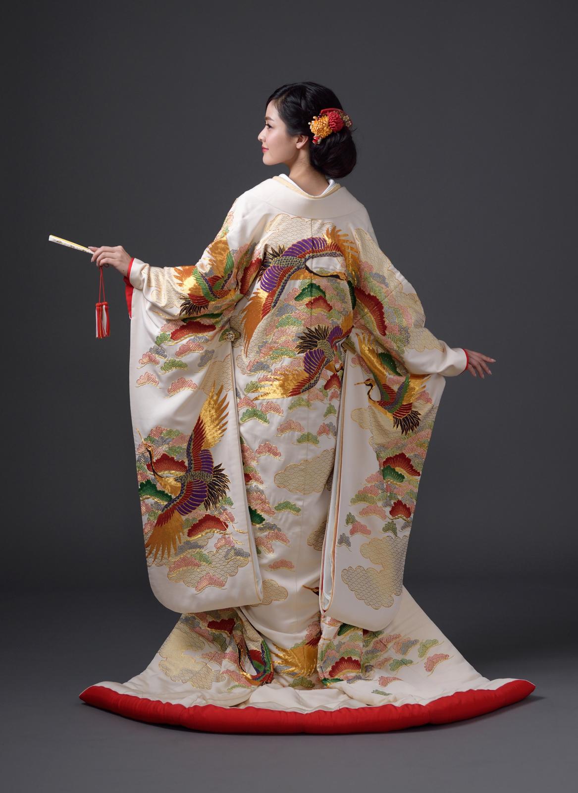 日本の伝統や様式美で花嫁たちを輝かせる和装