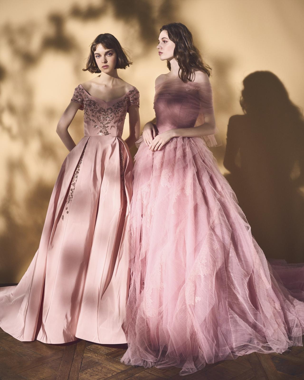 透明感のあるチュールは、同色で染めたレースをあしらいフェミニンで華やかな印象です。