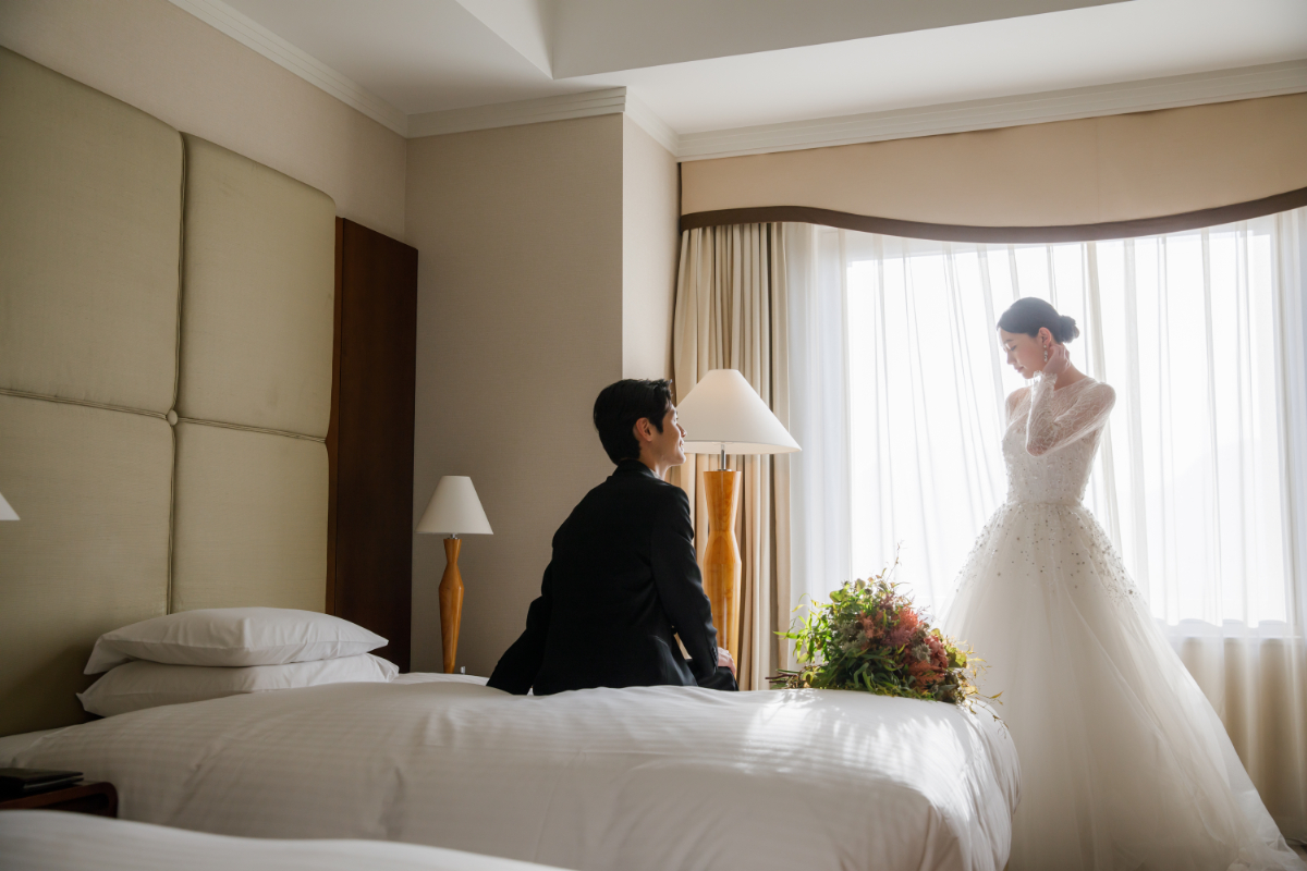 披露宴当日の新郎新婦さまの宿泊をプレゼント。幸せな1日を振り返りながらゆっくりとお過ごしください。