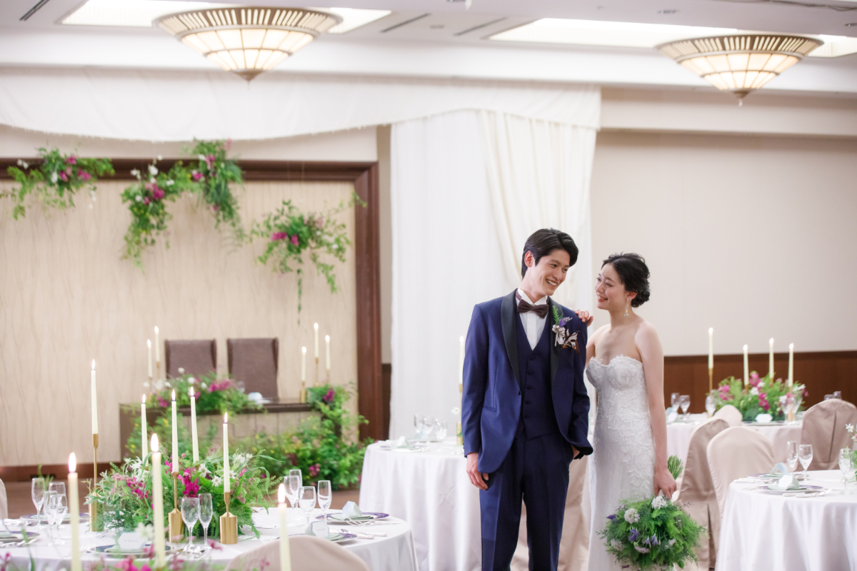 上質なドレスの素材感がゲストにも伝わる、ほどよい距離感。