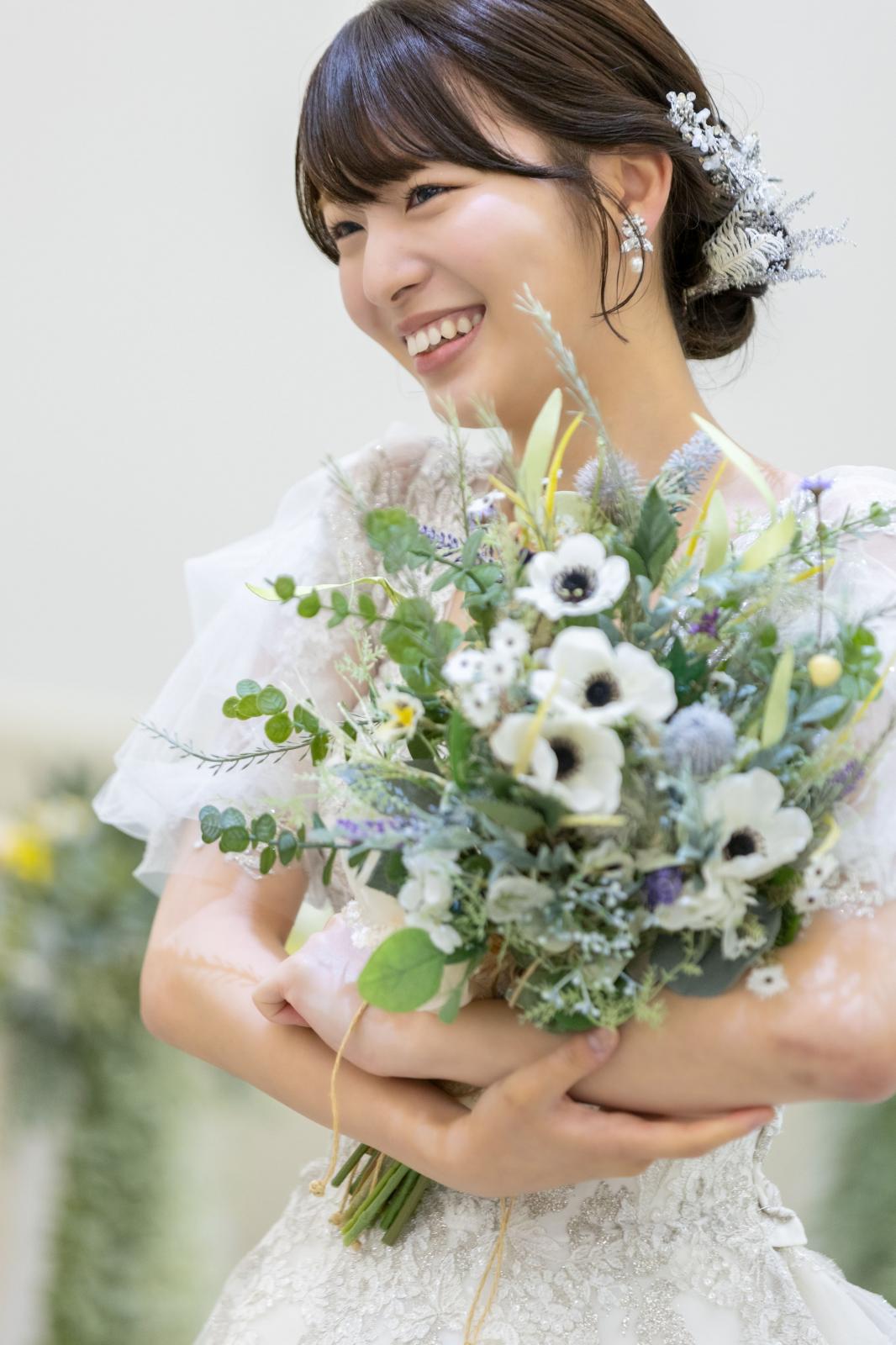 永遠を誓うその日、世界で一番幸せな笑顔が、神聖なチャペルに輝く。お二人の物語の始まりです。