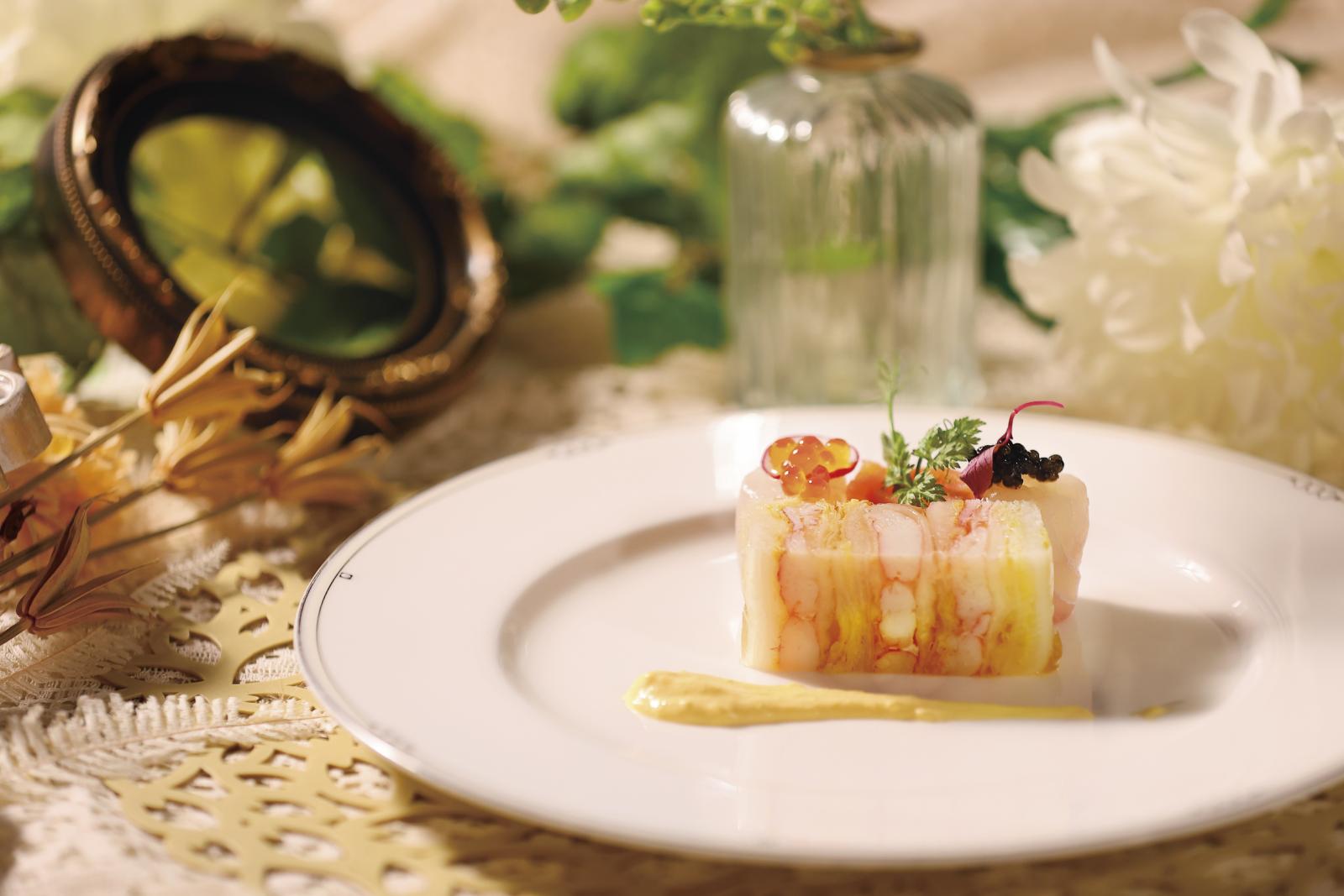 蟹と野菜のプレッセ　魚介のマリネ添え
