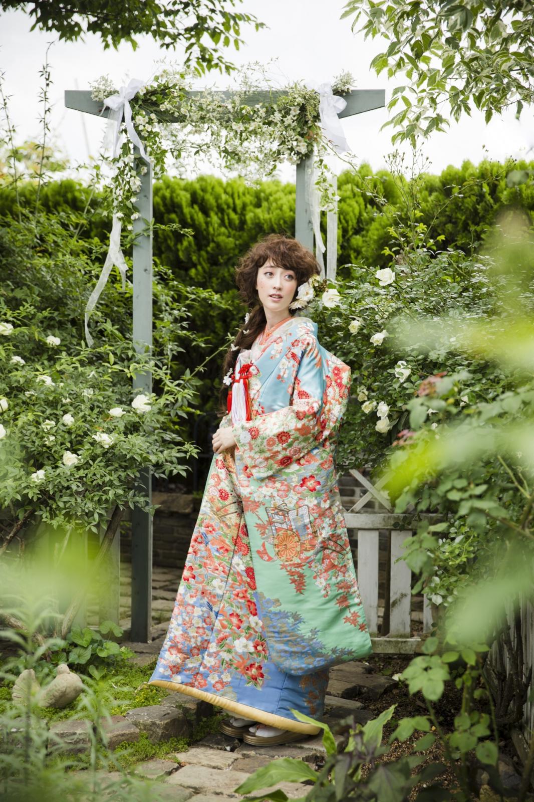 和装スタイルも人気。華やかな色打掛など、親御様からも好評の日本らしい一着
