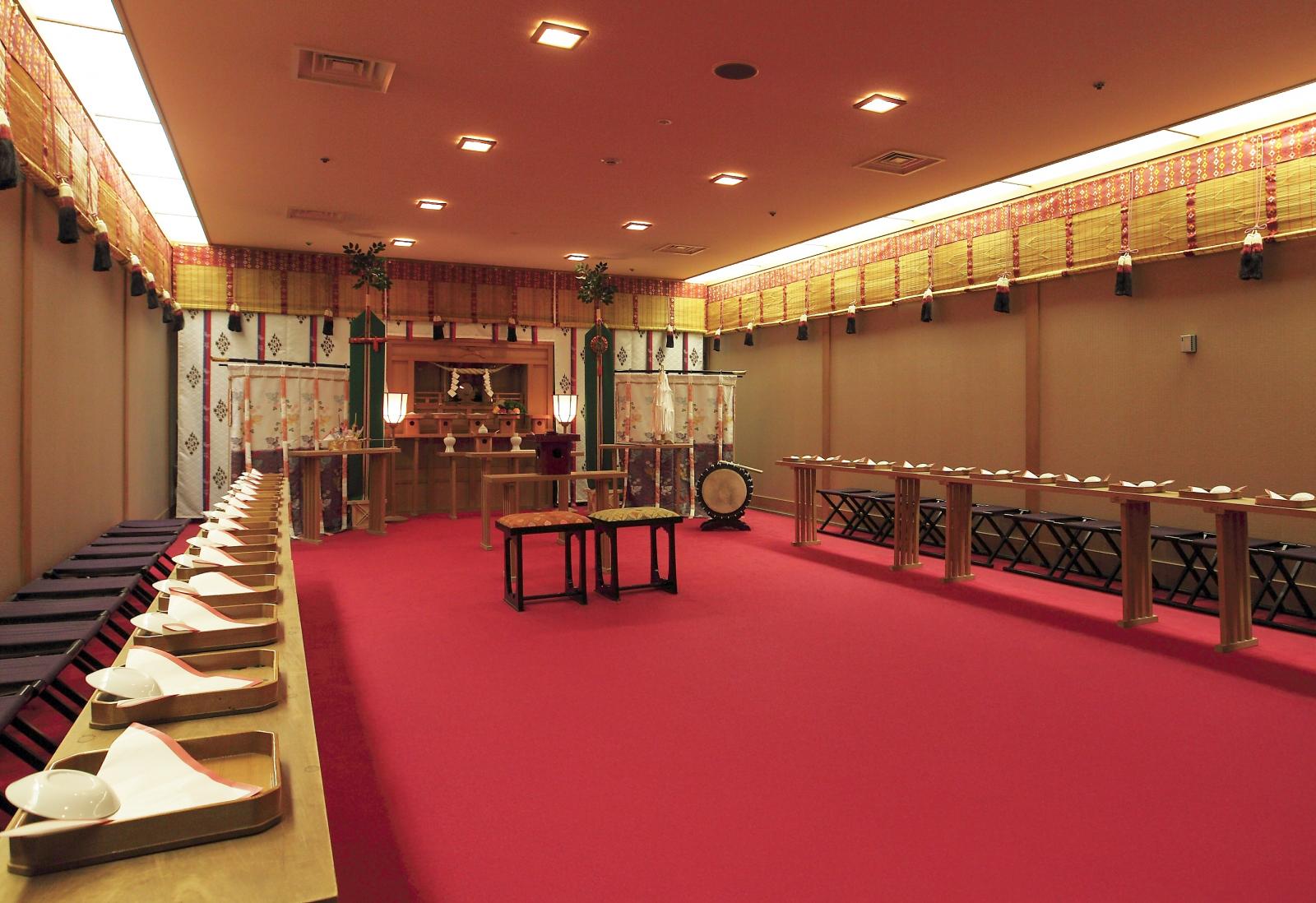 伝統ある厳かな神前式。館内神殿や神社仏閣での挙式が叶います
