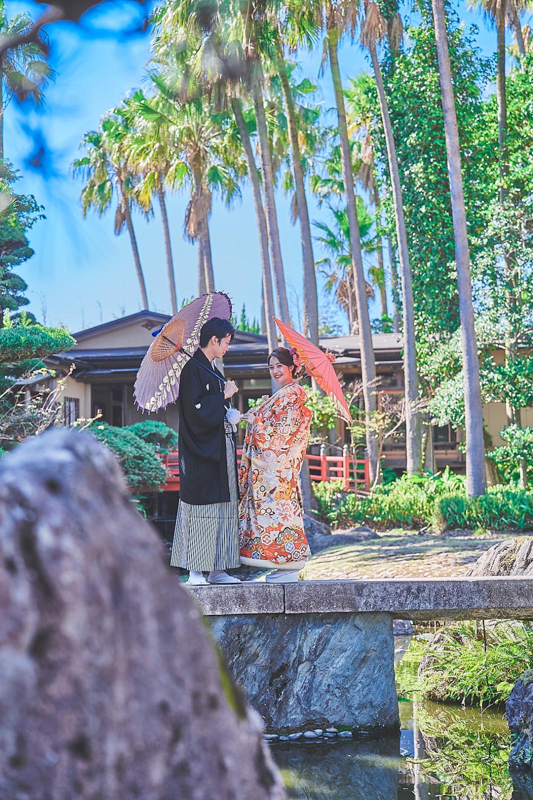 和傘を使って「和」を際立たせて