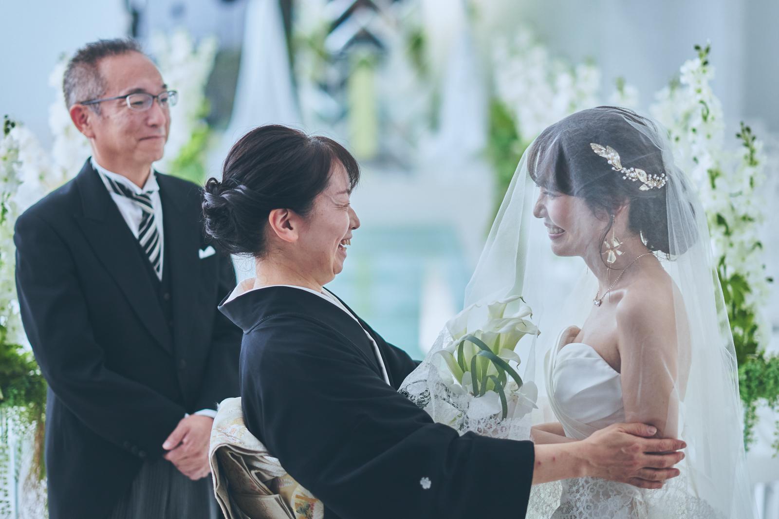 母からのベールダウンはお嫁に行く新婦を送り出す儀式