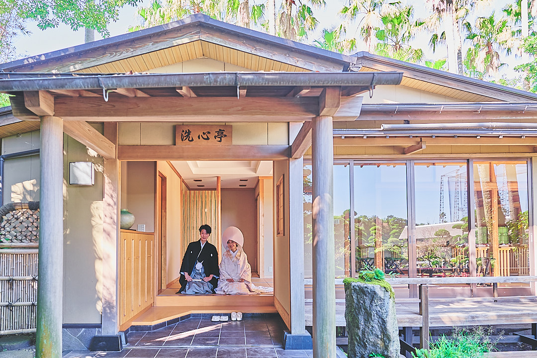 独立型の神殿からは広大な庭園が一望できる