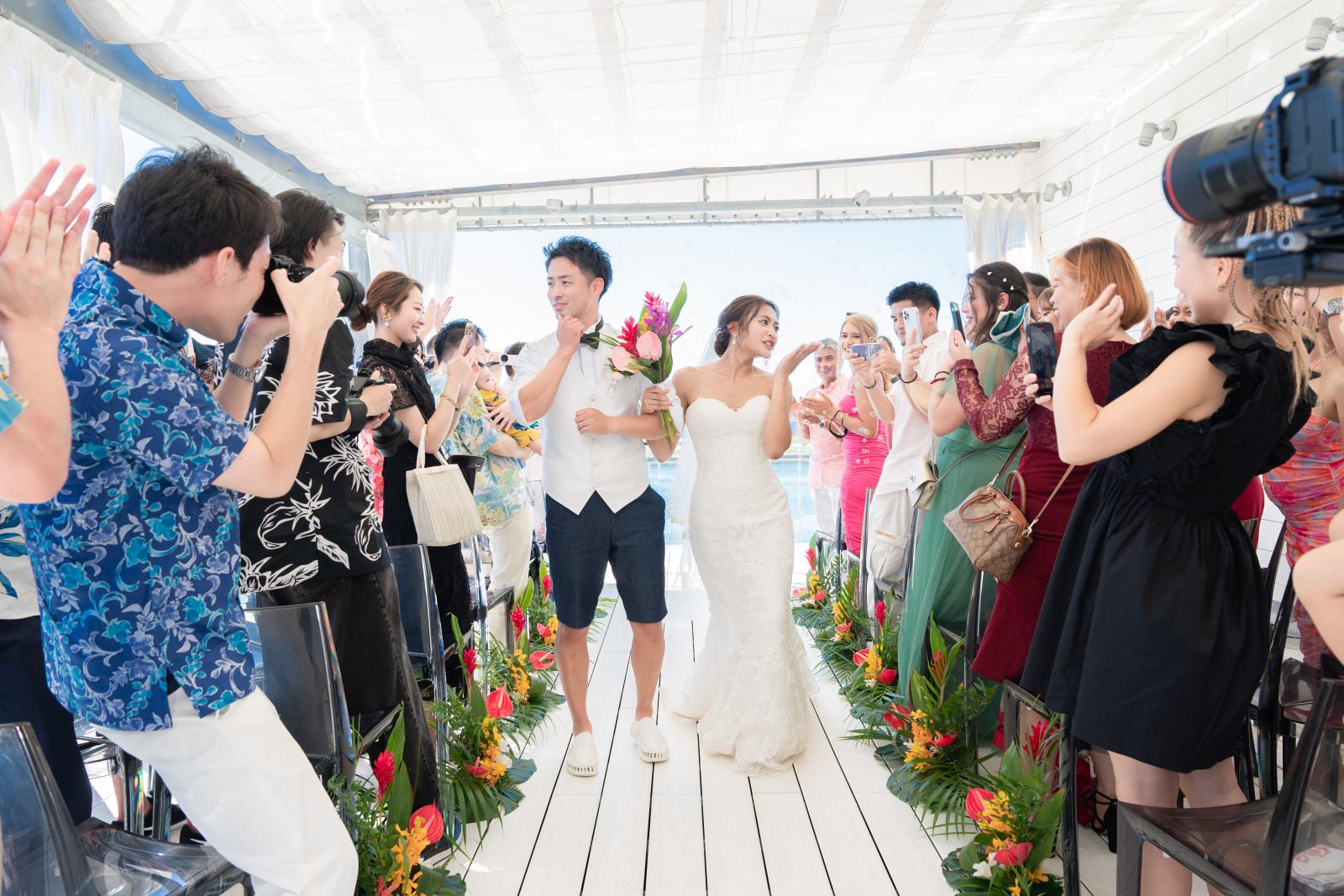 たくさんのゲストに見守られながら<br />
最高のリゾート婚が叶います