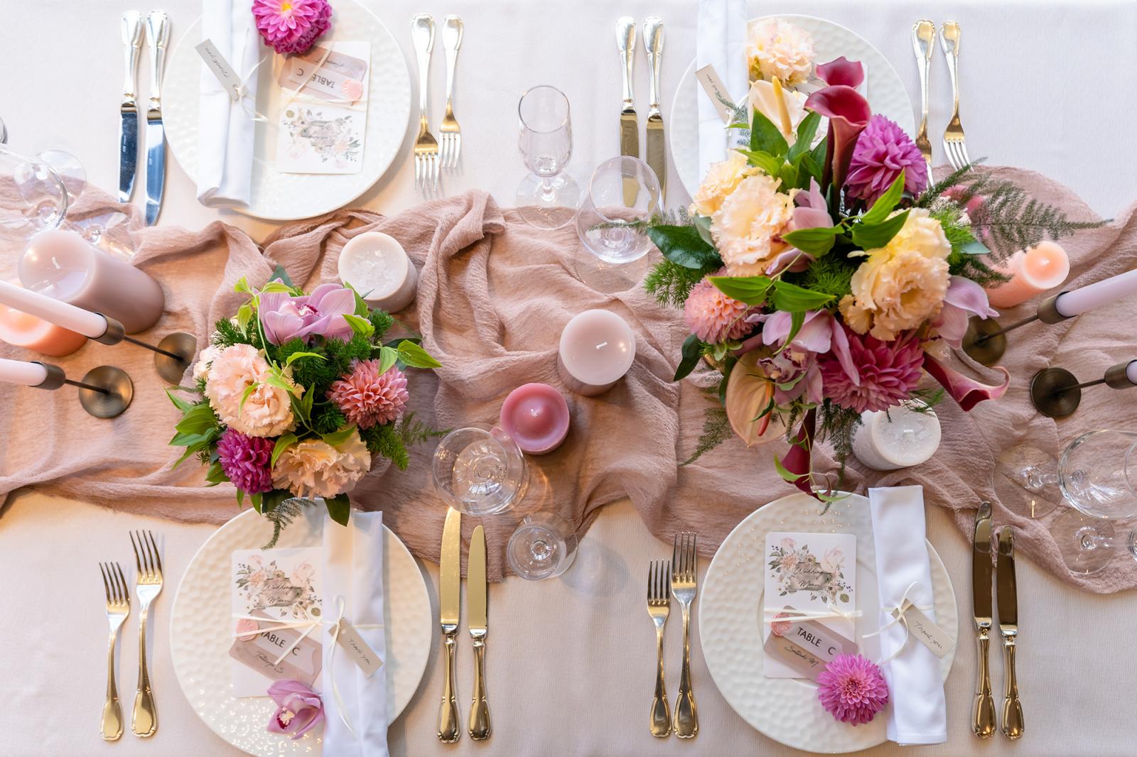 ガーデンウエディングの装飾にあわせたパーティーコーディネート。挙式の感動をそのままに、大切な人との時間を<br />
楽しんで!!!