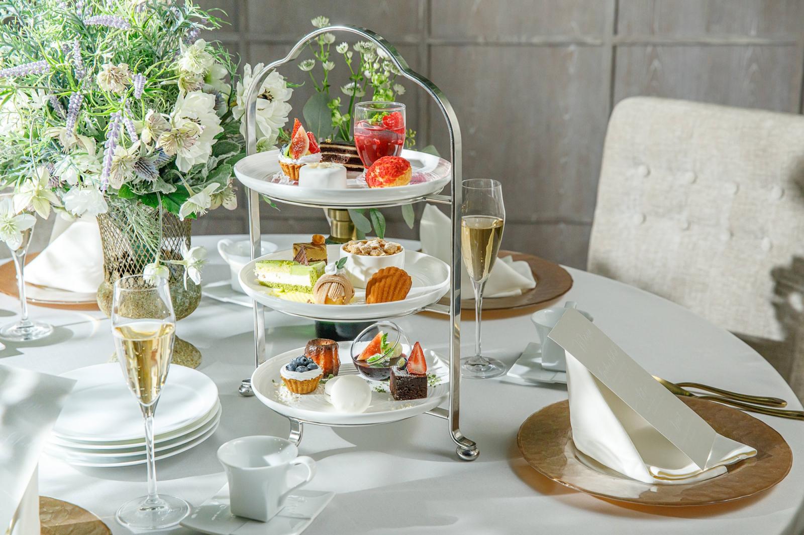 テーブルごとに楽しめる卓上ビュッフェスタイルは、ゲストが移動する必要もなくゆっくり楽しめると好評