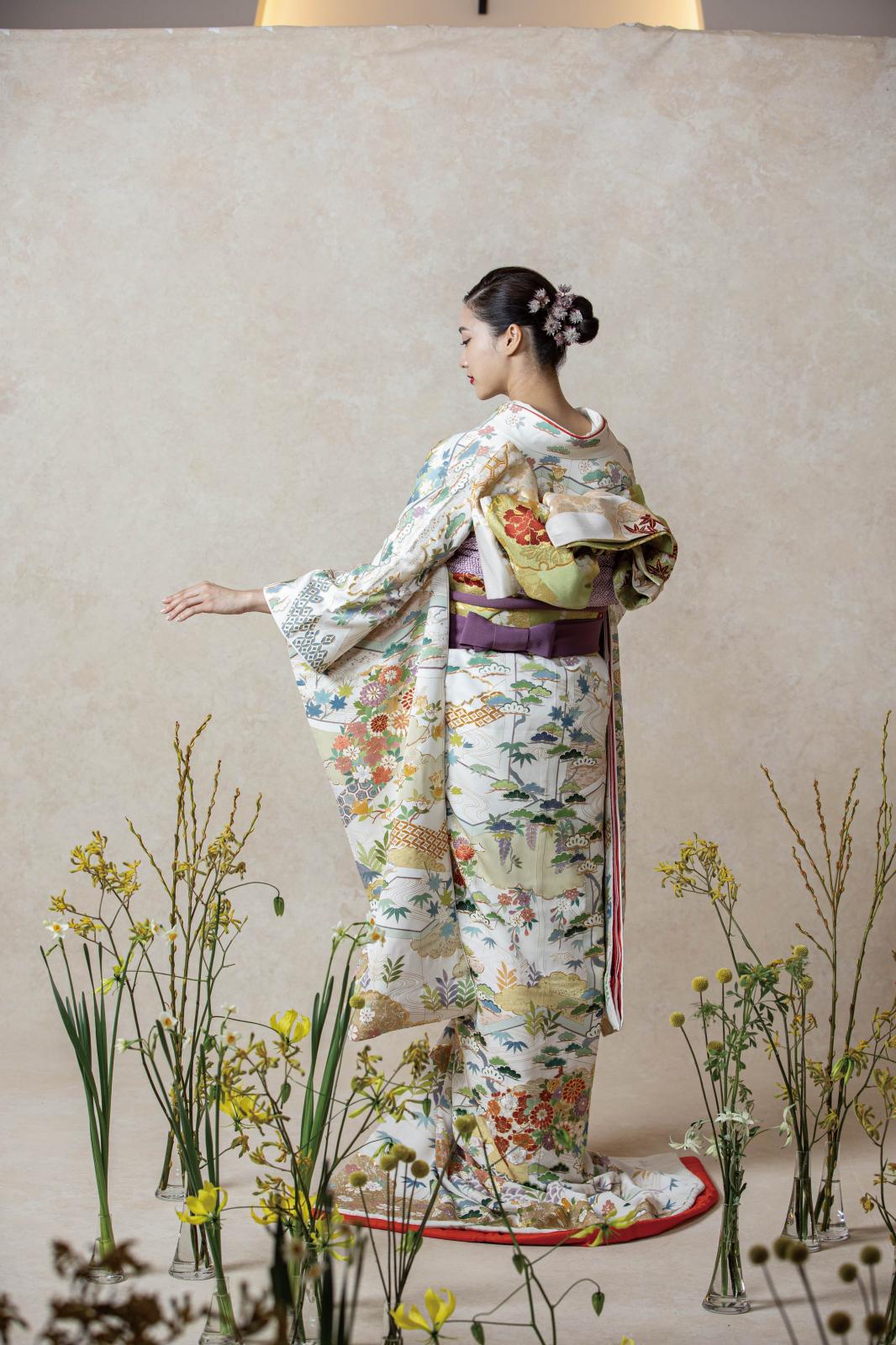 新しい門出を思わせる1着