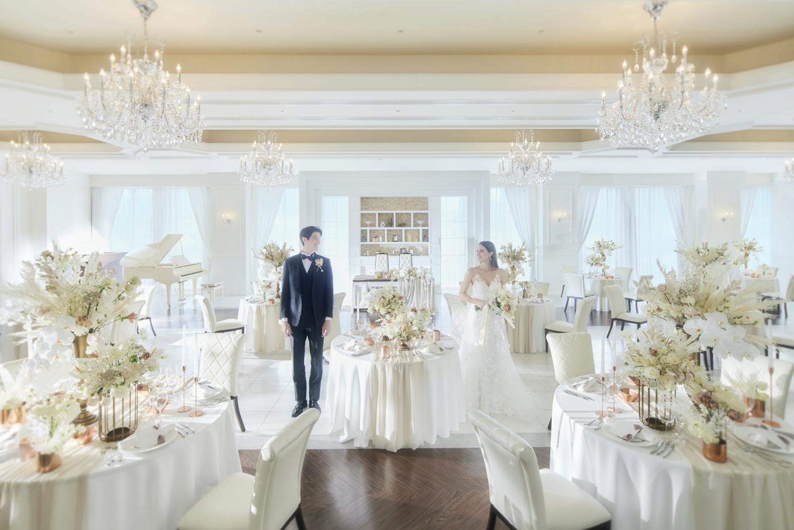 大人数でのにぎやかなパーティはもちろん、少人数の会食まで多彩なレイアウトが叶う。高級感のある上品なコーディネートもオススメ。