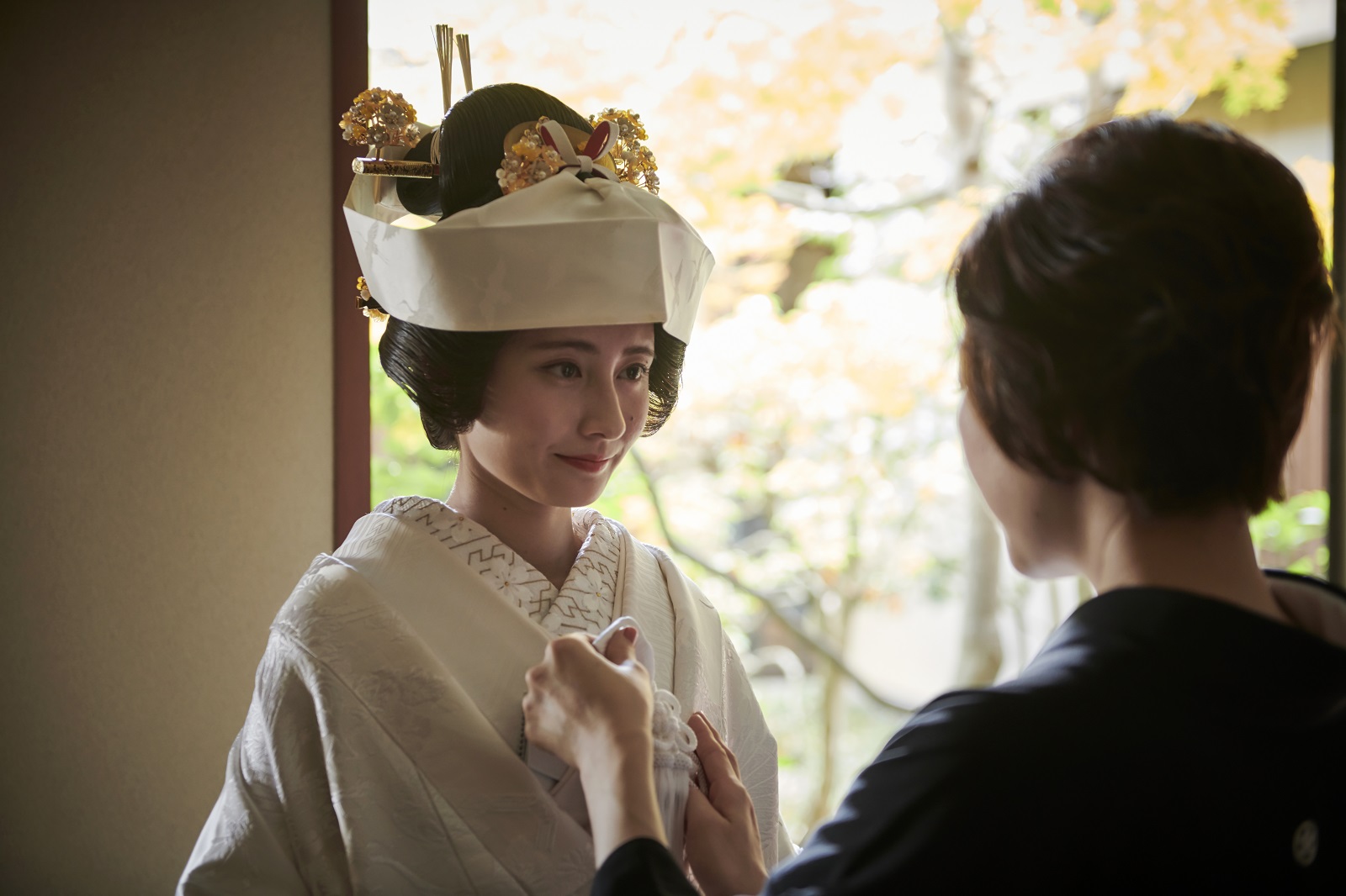 「筥迫の儀」最後の花嫁支度をお母様の手で