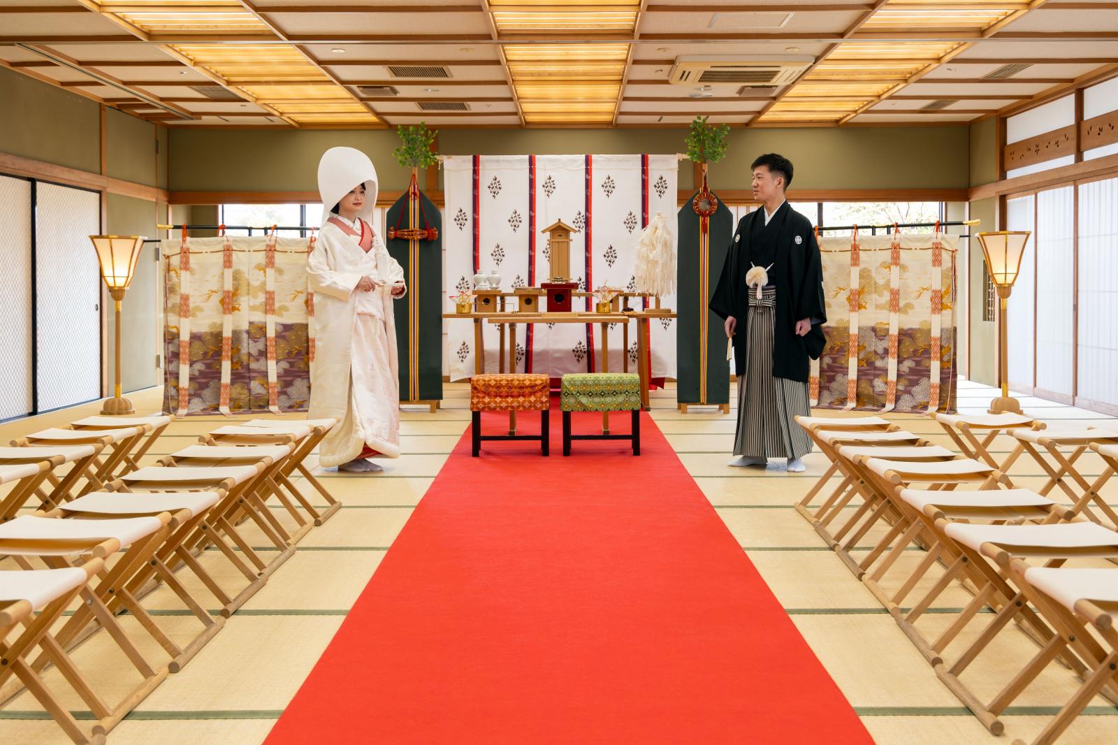 【最大70名着座】大切な人みんなに見守られる挙式。