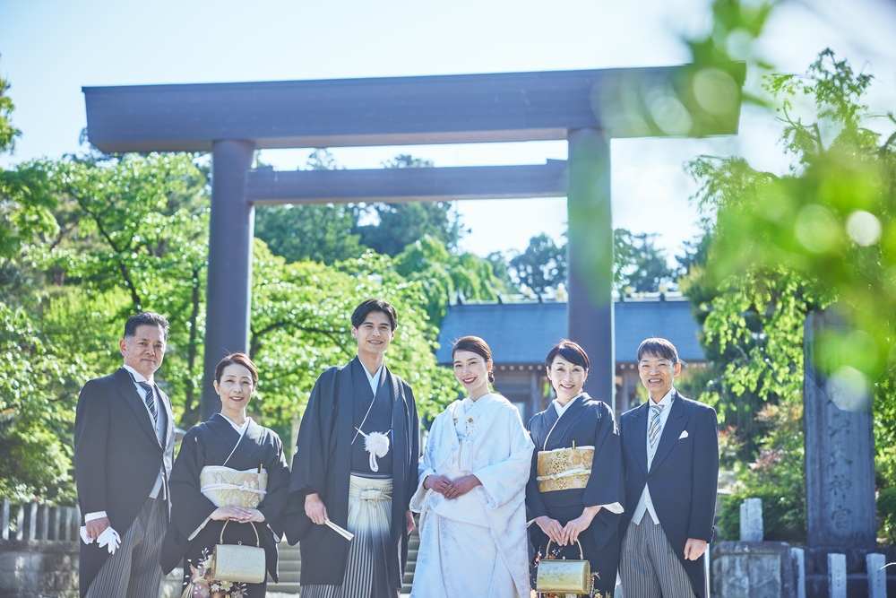 近隣神社での神前式後のパーティーも可能