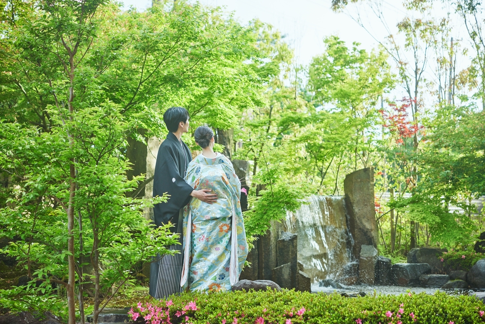 豊かな自然に囲まれた庭園は着物がより美しく映える