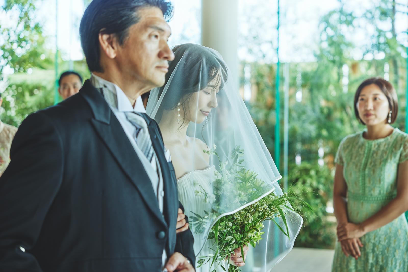 父から新郎へ想いこめた瞬間を心に刻んで