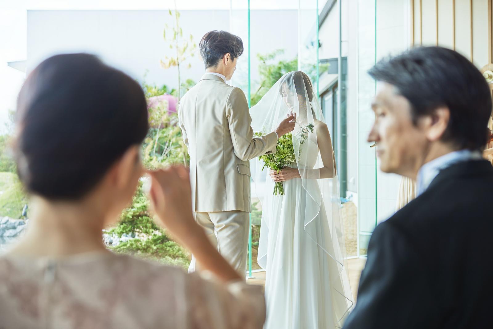 ゲストに見守られて交わす夫婦の誓い