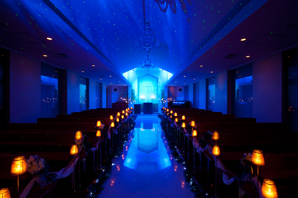 光の演出で幻想的な雰囲気を楽しんで