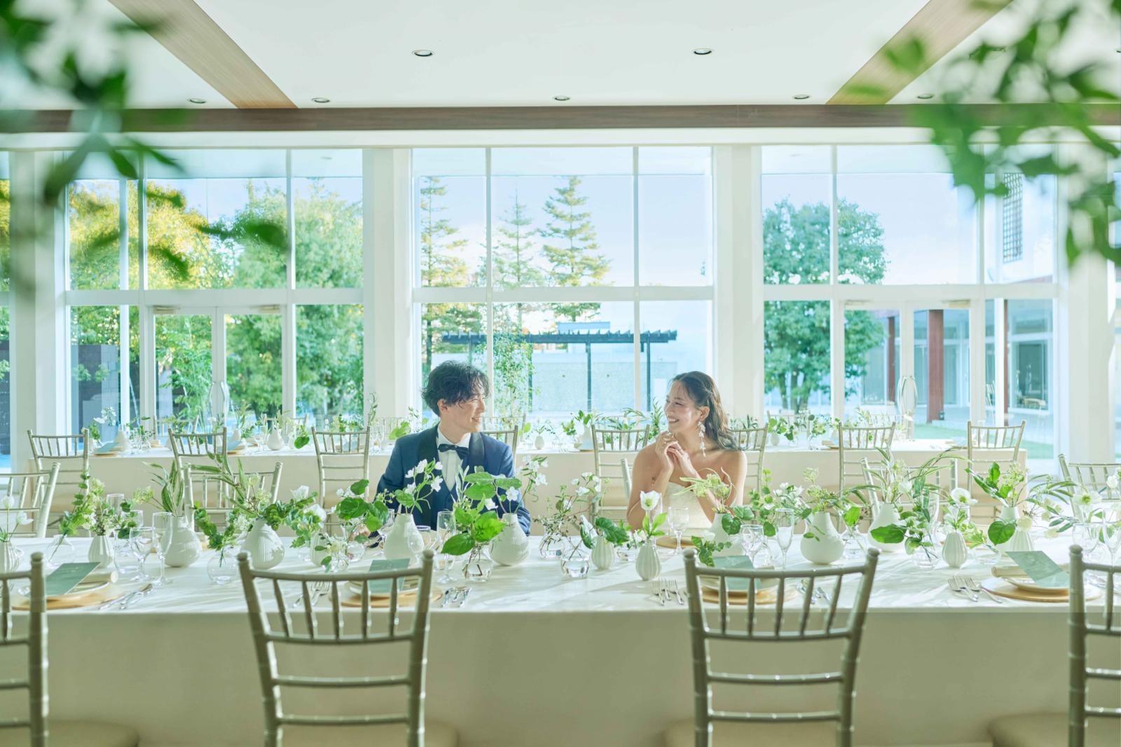 少人数パーティールームも自然光が入る開放的空間♪<br />
好ロケーションの中で美味しいお料理を堪能+*