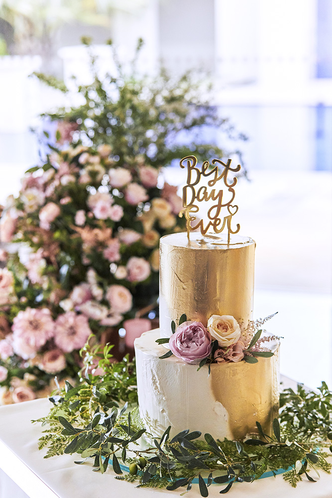 会場コーディネートに合わせたオリジナルウエディングケーキを作成♪