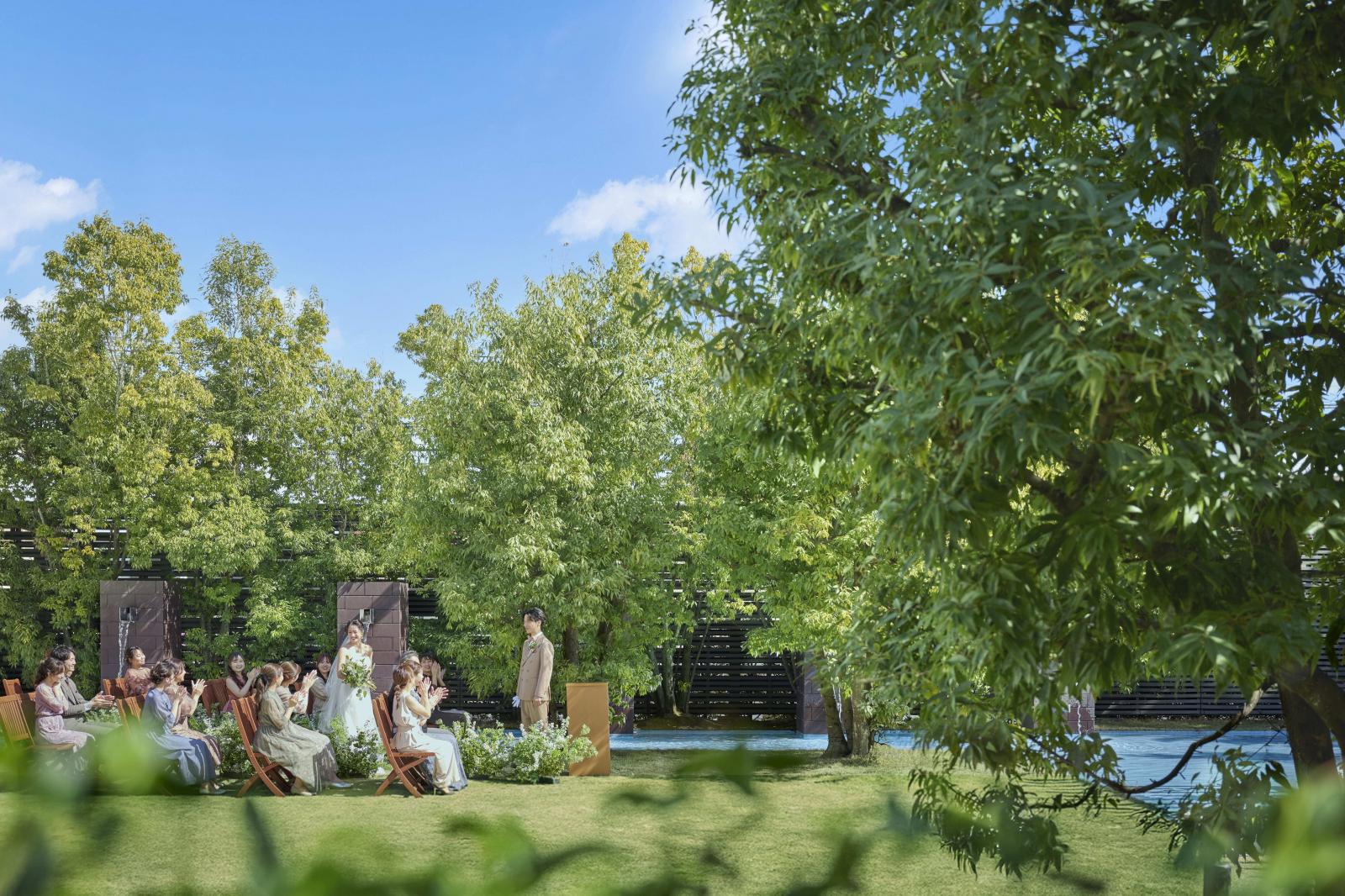 距離感近く過ごすことのできるガーデン挙式♪