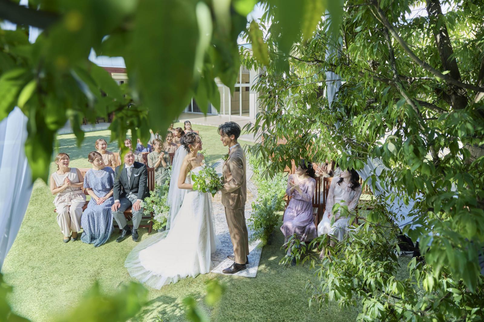 ゲスト参加型で参列者とともに創りあげる挙式にすることも+*