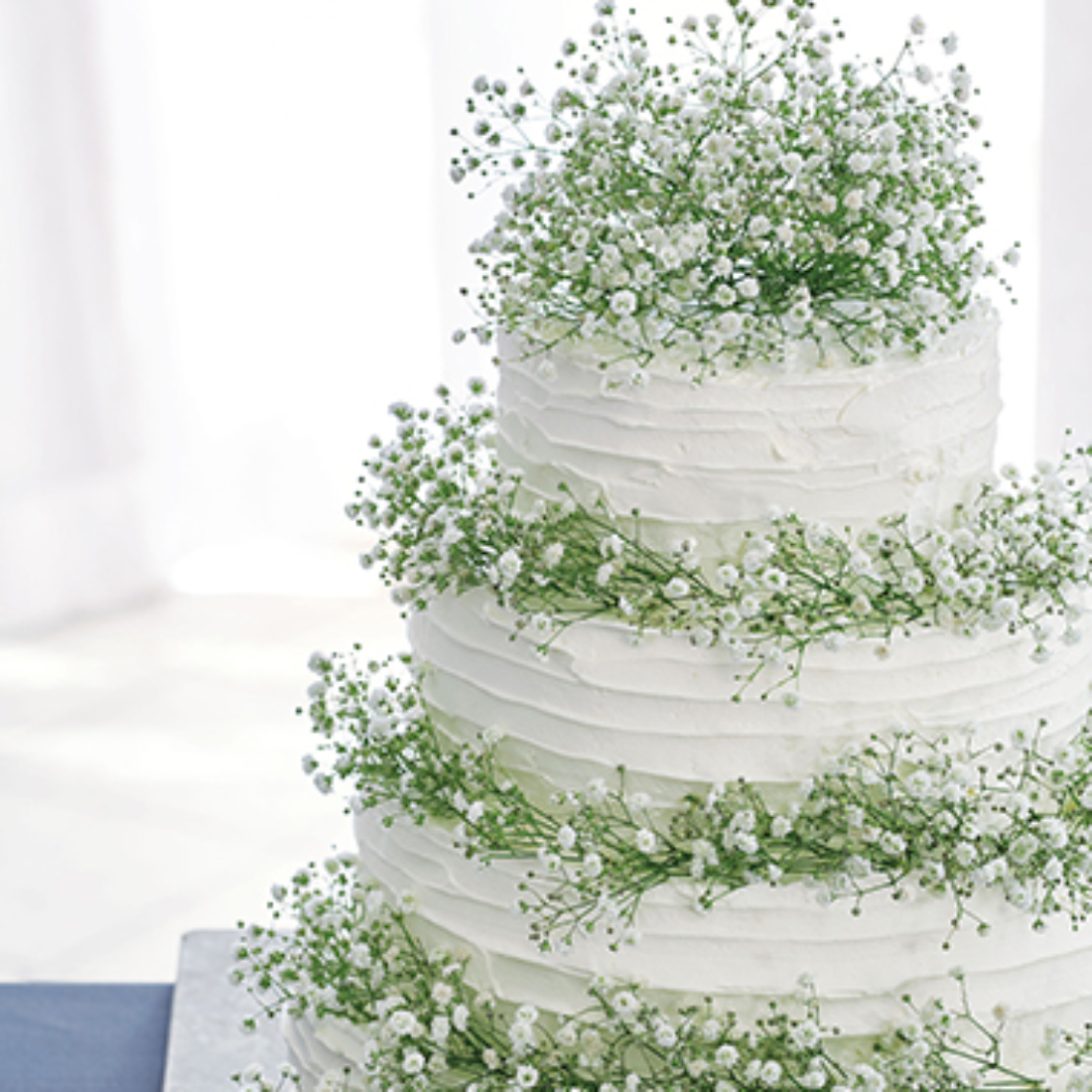 会場コーディネートに合わせたオリジナルウエディングケーキを作成♪