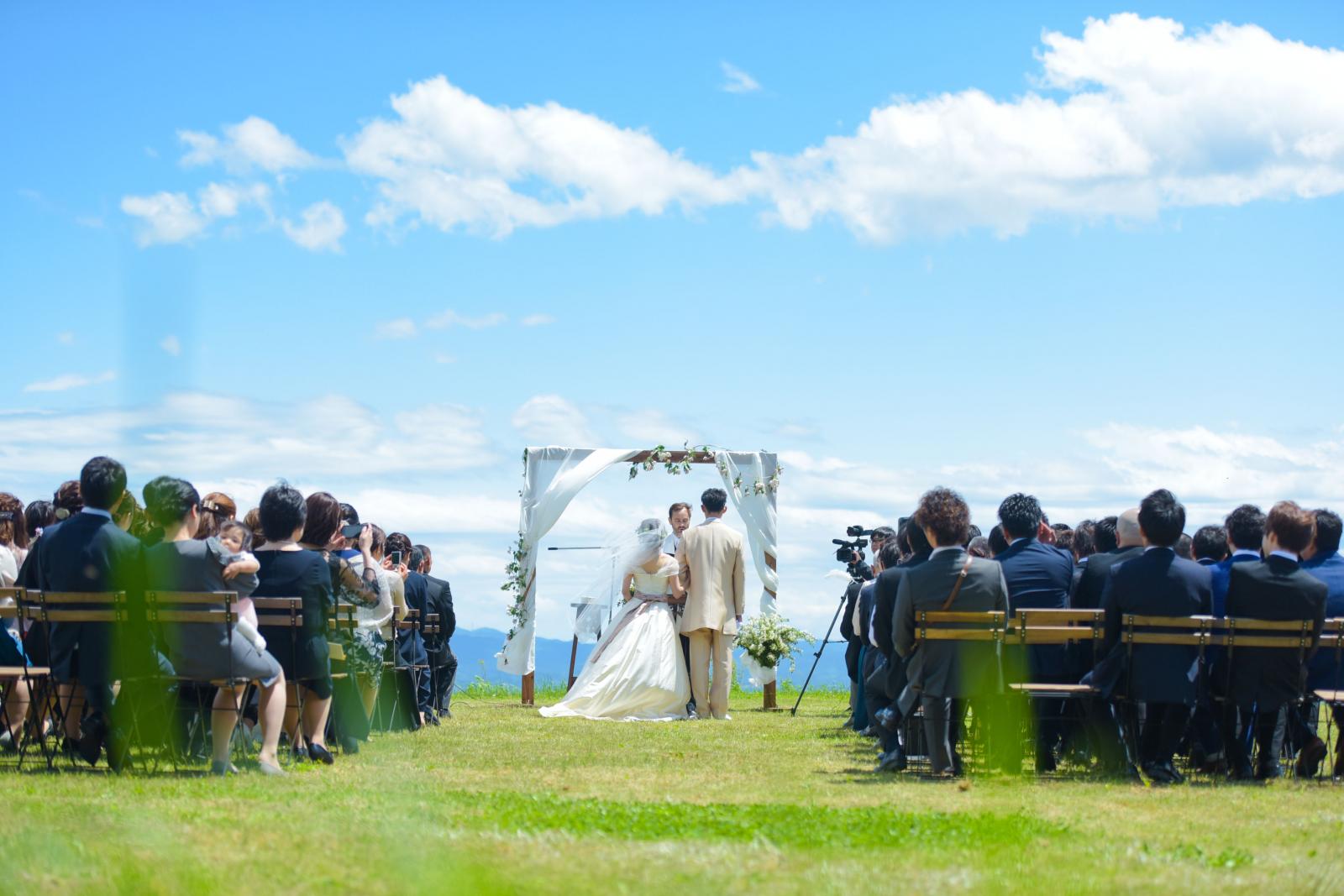 広大な高原でのセレモニーはまるで海外にいるようですよ♪