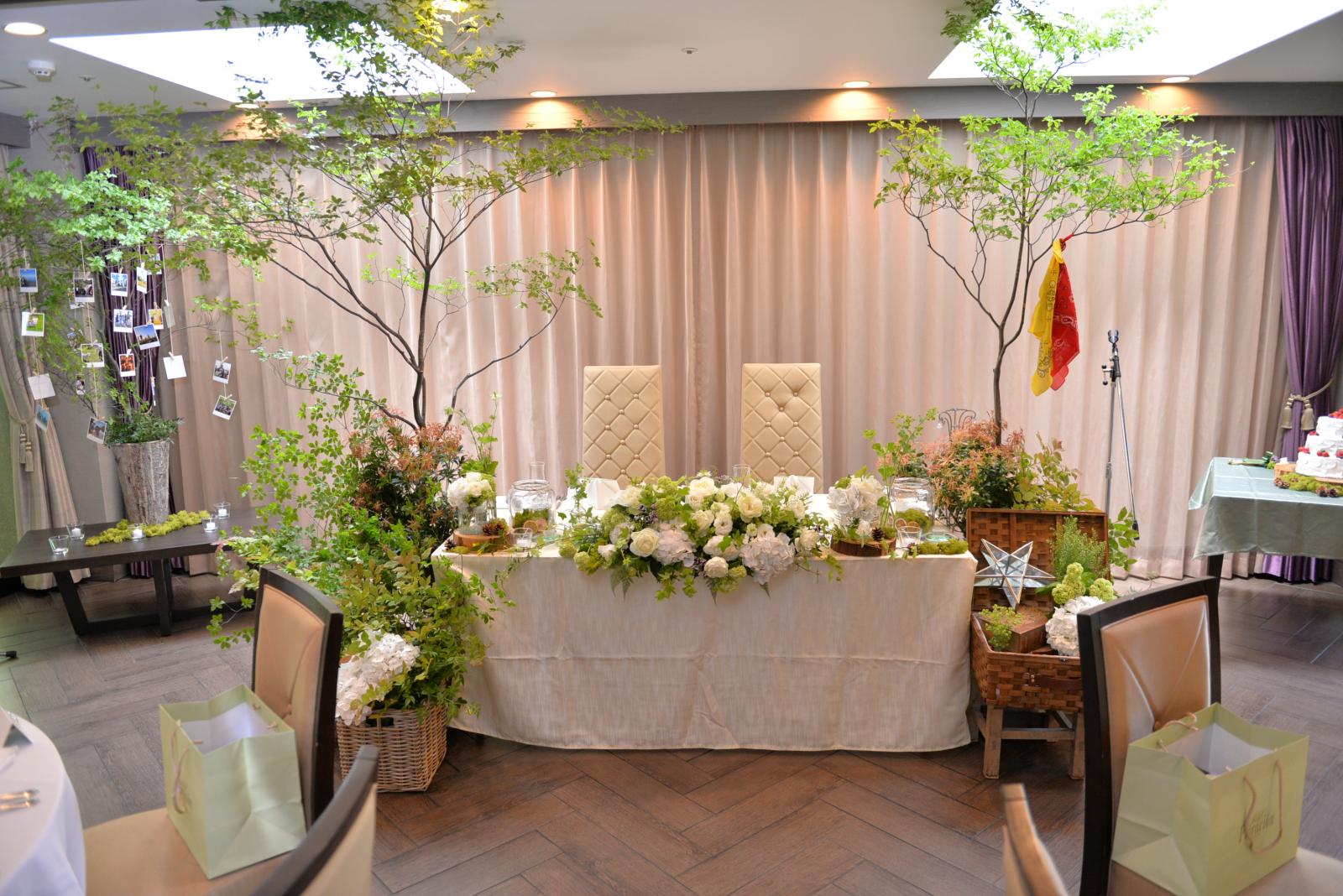 お2人のこだわりやグリーンで装飾すると雰囲気が和らぎますね