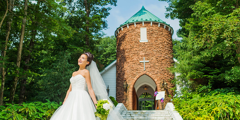 四季折々で表情を変える那須高原ならではの森に心癒される挙式が叶います。<br />
豊かな自然の中でのセレモニーが醍醐味です。