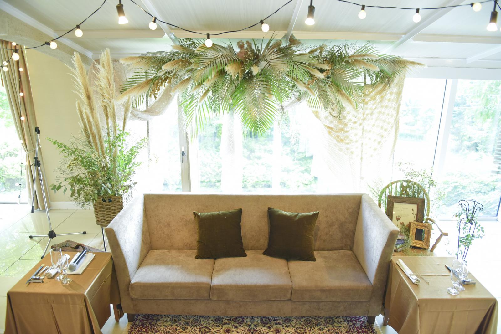 メインテーブルをソファでカジュアル感を出してみても良いですよね♪