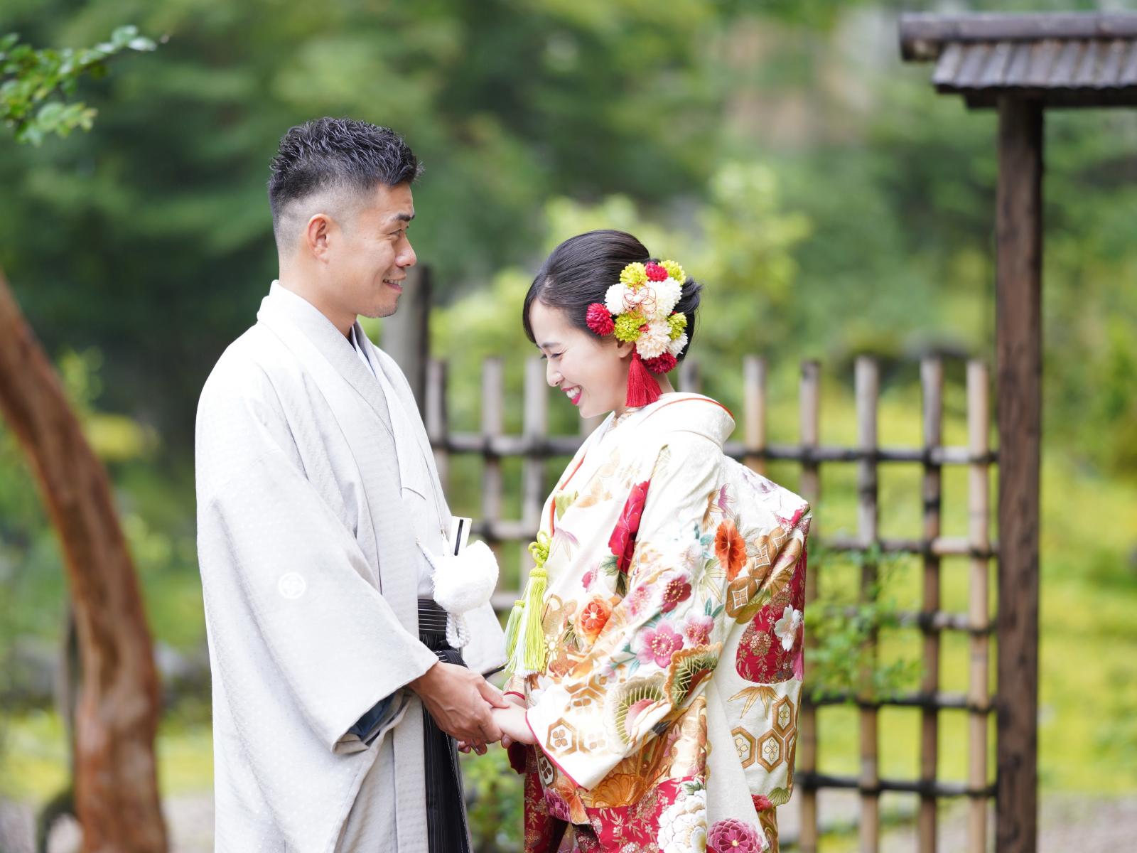 幼いころ私の手を握ってくれた大きな手<br />
<br />
　<br />
そして今日、「頼んだよ」　と言ってくれた<br />
<br />
同じ結婚式はどこにもない。