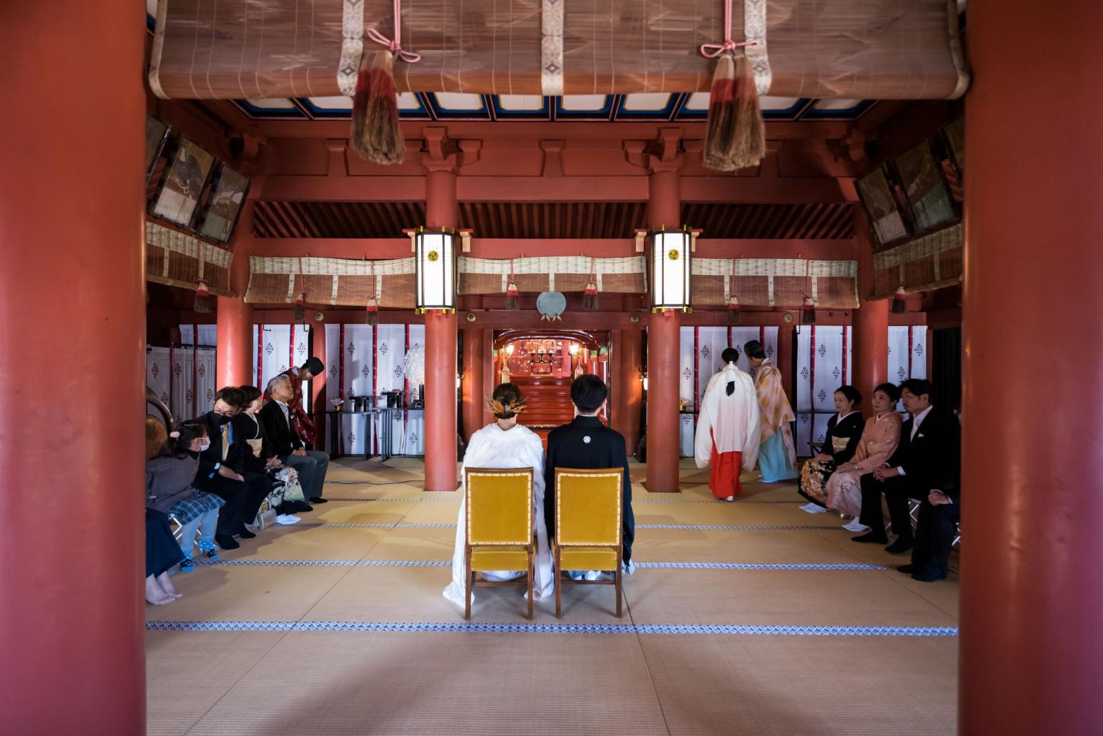 日光二荒山神社のご神体山「男体山」<br />
そのお膝元に佇み、目の前には中禅寺湖　別名「幸の湖」を臨みます。<br />
大自然に囲まれて静かにご結婚式をしたい方にはぴったりの神社です。