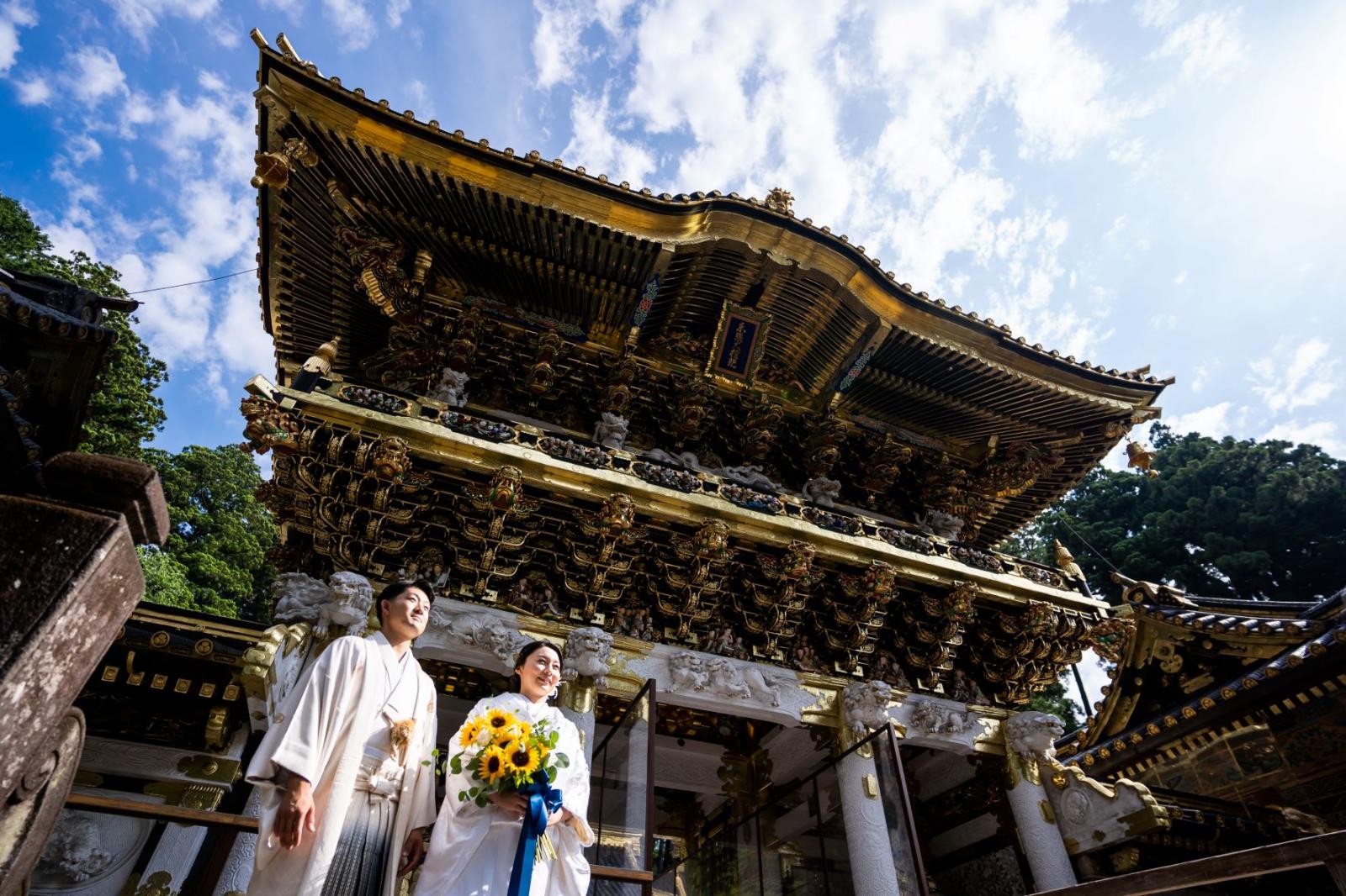国宝「陽明門」<br />
508体の彫刻が埋め尽くす誰もが知る有名建造物<br />
壮大なスケールのお写真撮影が可能