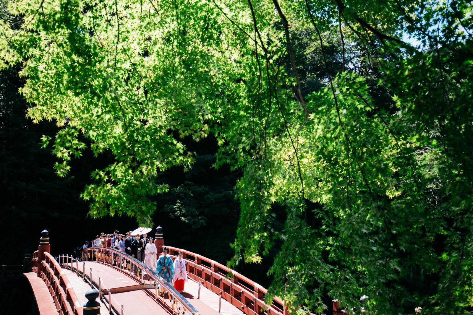 日光二荒山神社中宮祠でも「神橋幸せ渡り初め」は可能です。日光を代表する場所です。