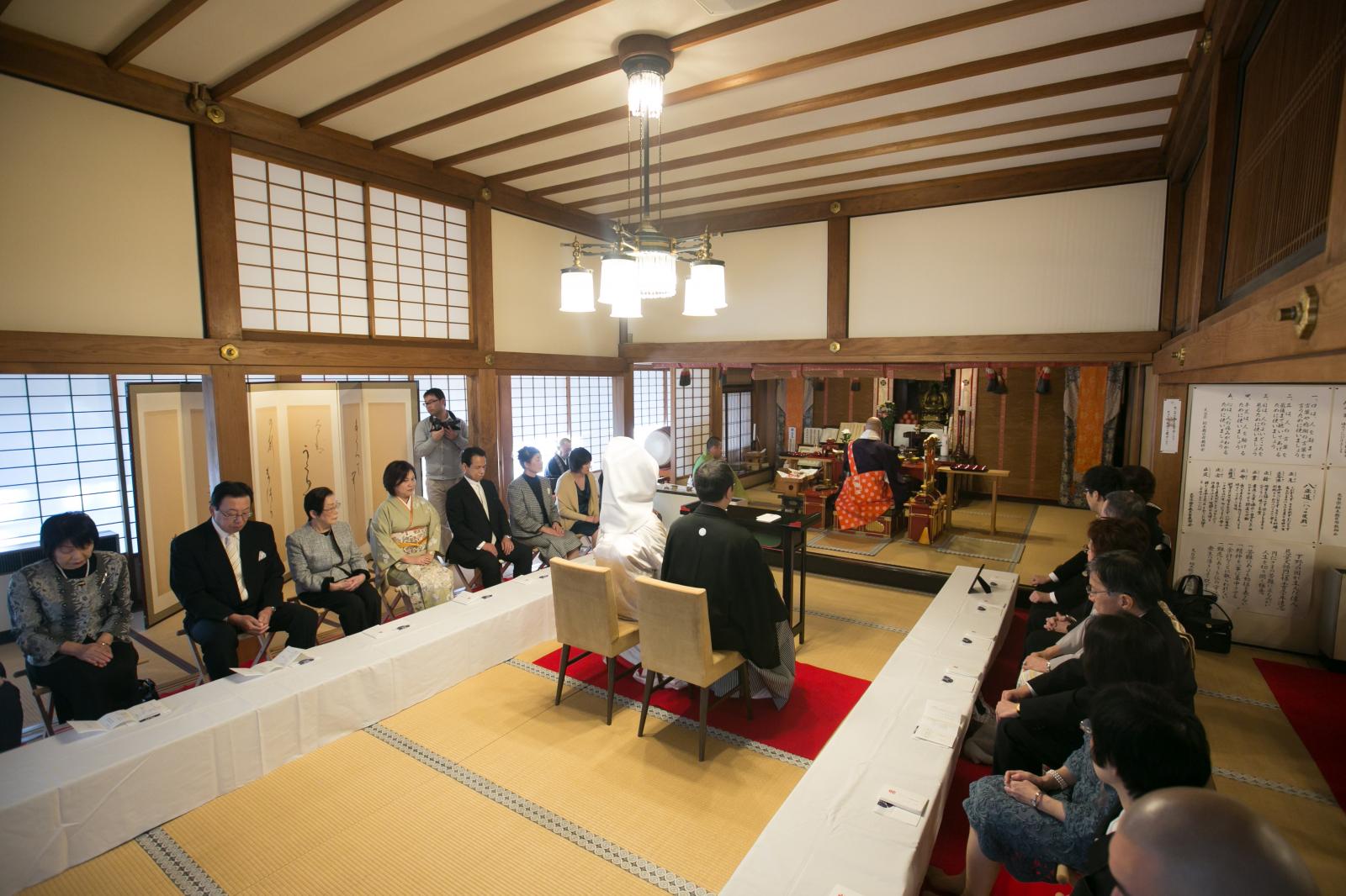 二人の誓いをご先祖様に立てる仏前式