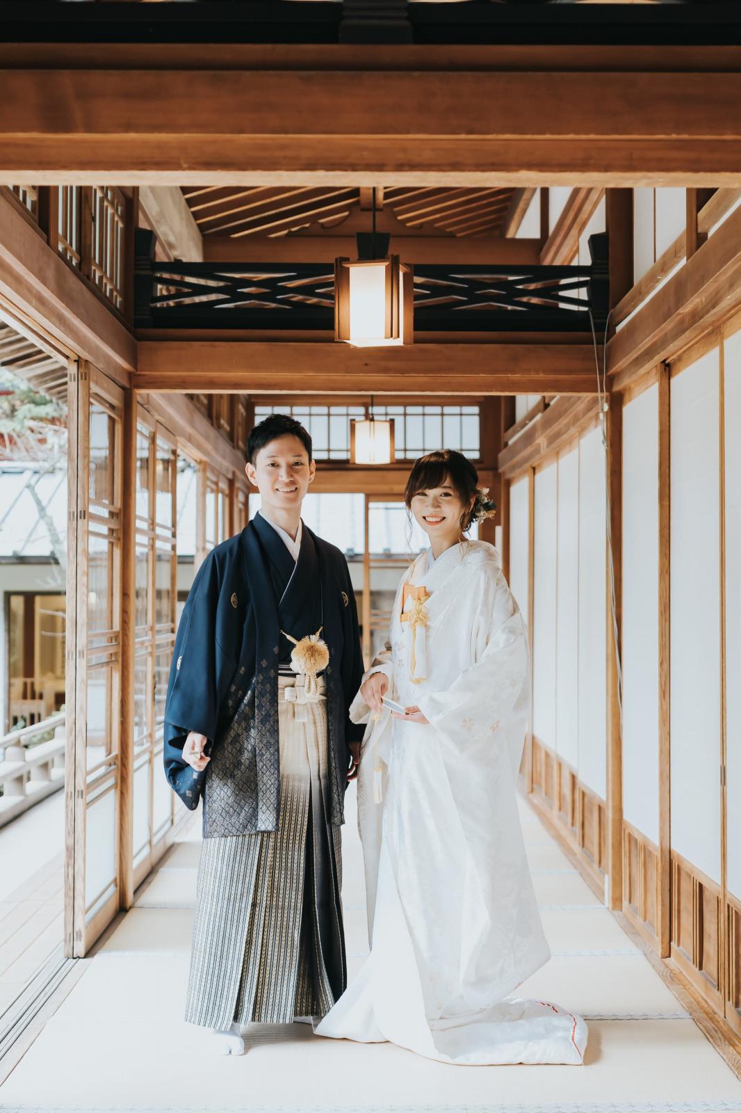 社務所にてふたりの美しい和装のお姿をお写真にお納めします